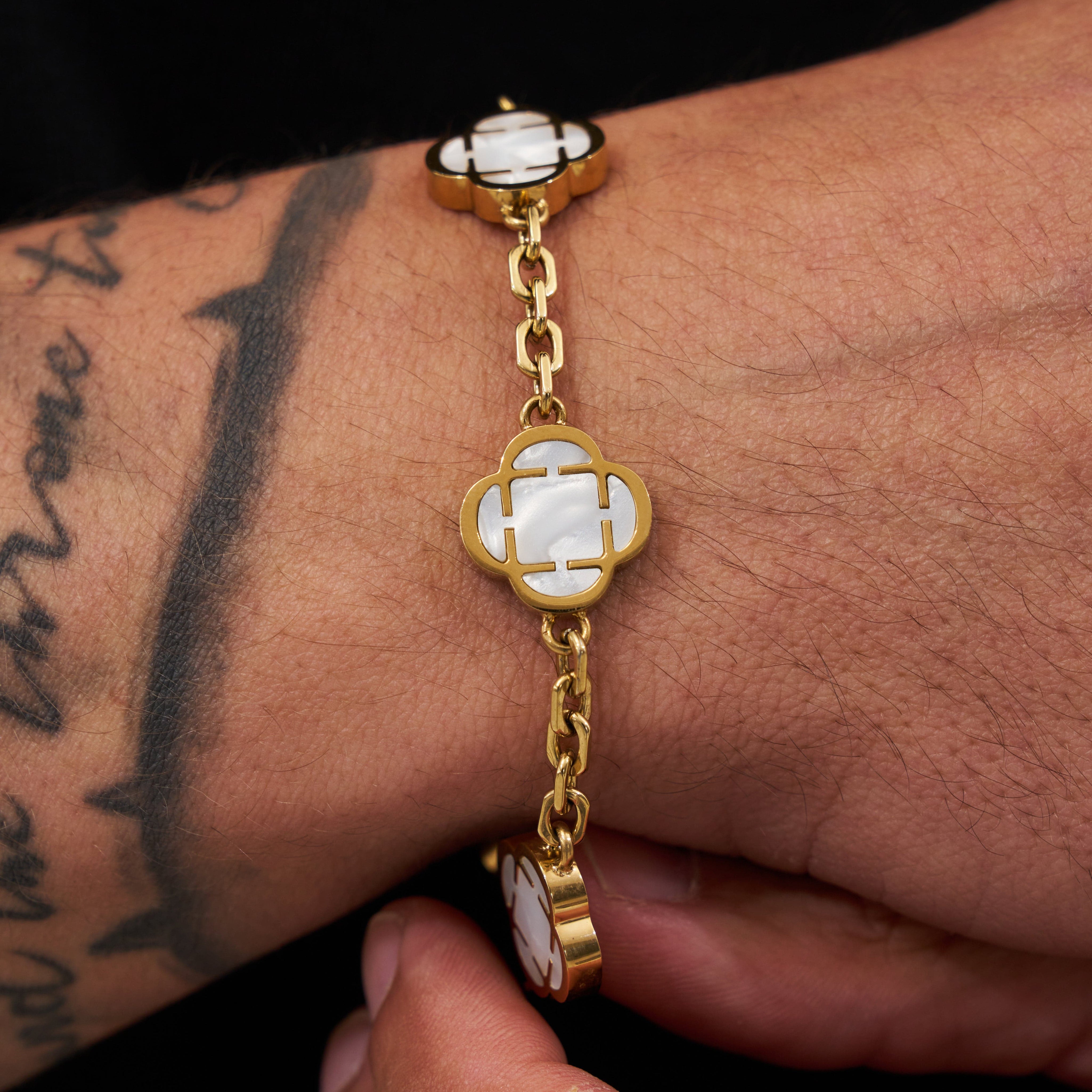 White-Clover-Stone-Bracelet-Gold-3.jpg