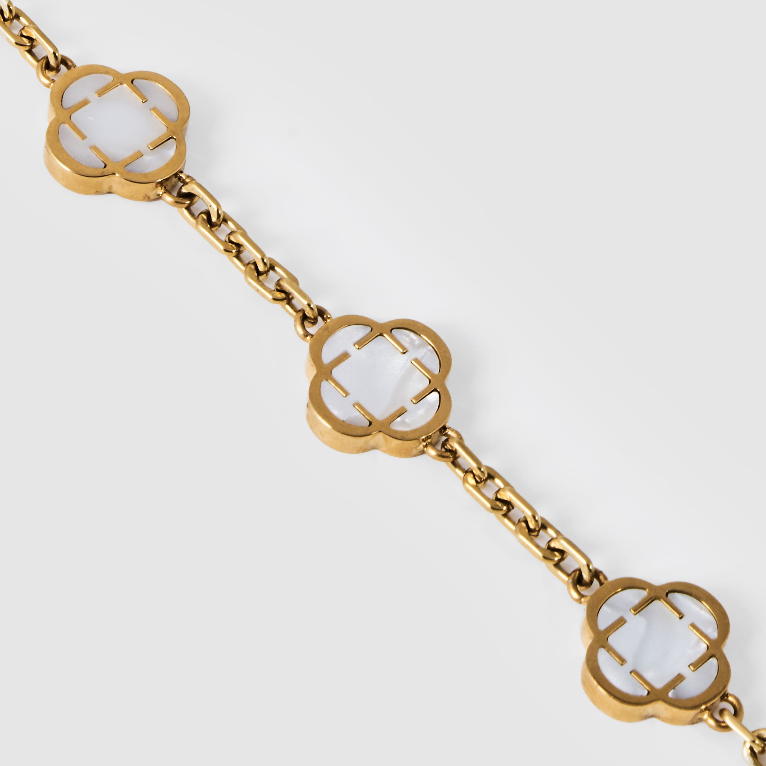 White-Clover-Stone-Bracelet-Gold-4.jpg